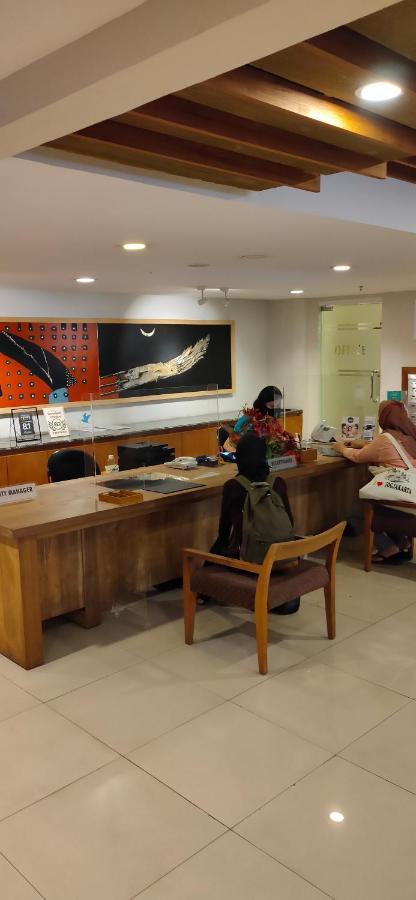 Student Park Hotel Γιογκιακάρτα Εξωτερικό φωτογραφία