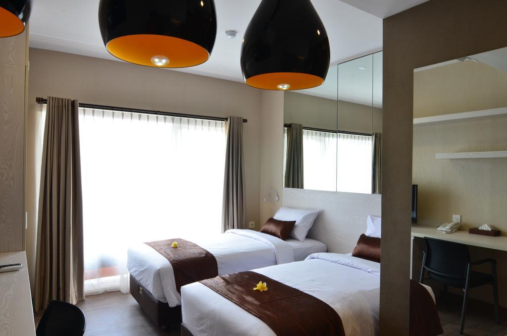 Student Park Hotel Γιογκιακάρτα Δωμάτιο φωτογραφία