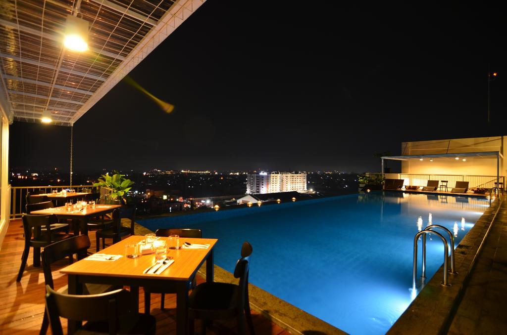 Student Park Hotel Γιογκιακάρτα Εξωτερικό φωτογραφία