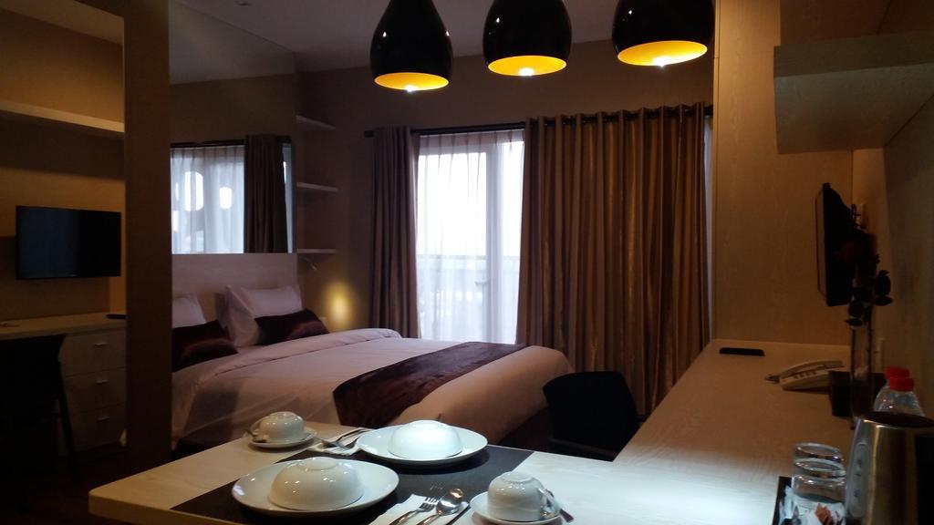 Student Park Hotel Γιογκιακάρτα Δωμάτιο φωτογραφία